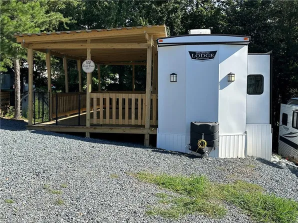 152 Eagle Dr, New London, NC 28127