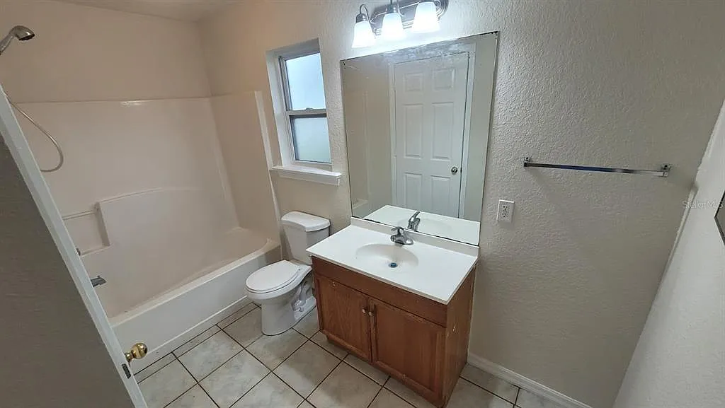 2 bed, 1.0 bath, 975 sqft, $1,500 — Photo 3