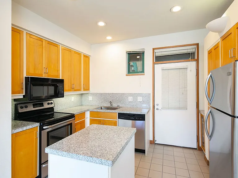 1059 Union St — Photo 19