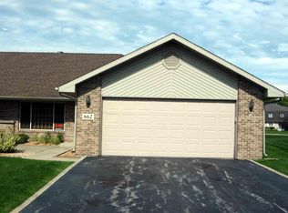 662 Capitol Dr, Hobart, IN 46342