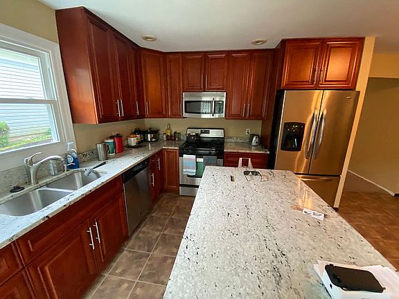 3rd image of 2859 Garden Dr