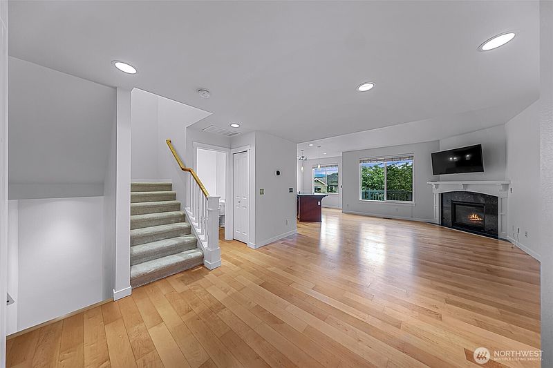 3rd image of 1757 9th Court NE