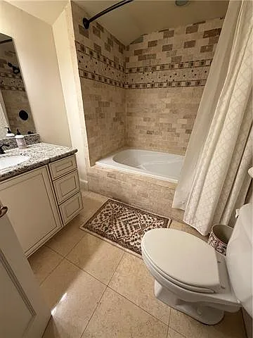 910 Chartres St #3B — Photo 19