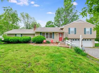 1811 SW Scherer Rd, Lees Summit, MO 64082