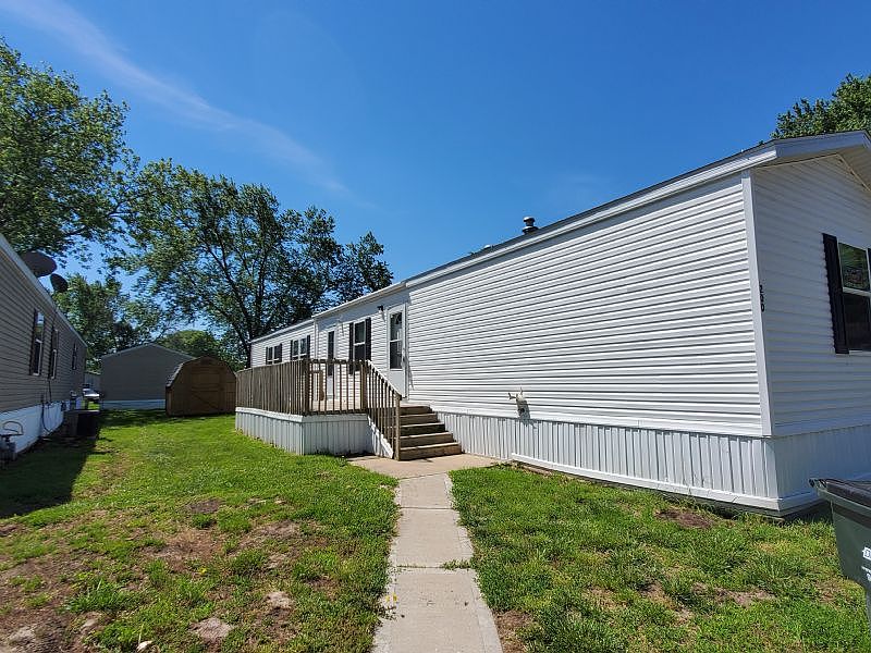 2nd image of 200 Beach St