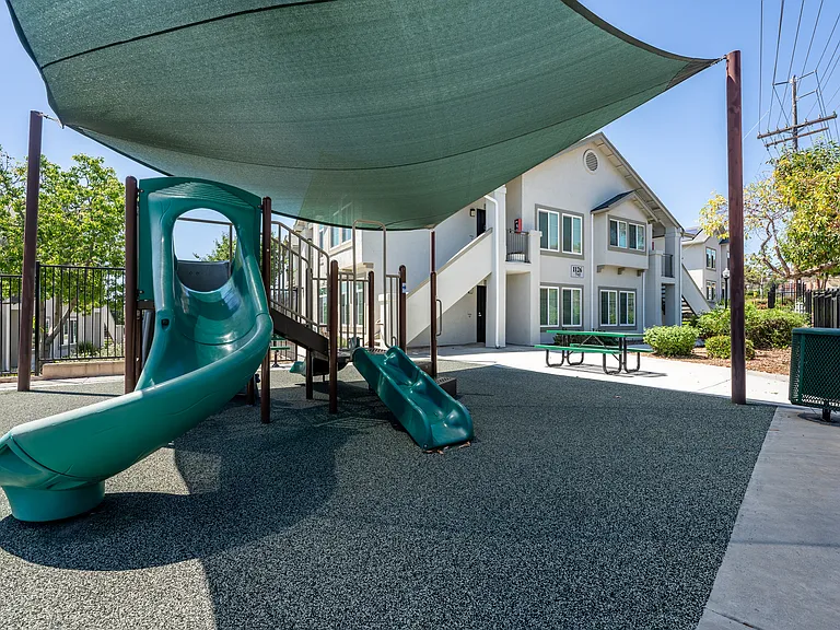 Paradise Gardens - Military Housing — Photo 7