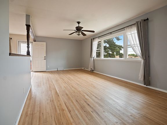 4th image of 1424 N Community Dr
