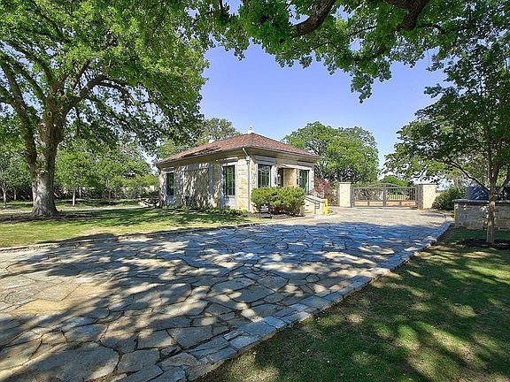 2nd image of 1811 Quail Hollow Dr