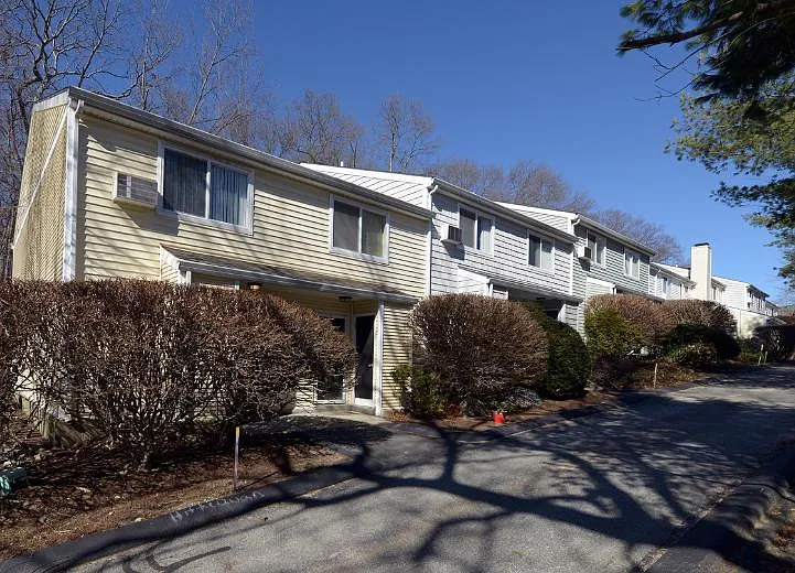 Shorewood Apartments and Townhomes — Photo 29