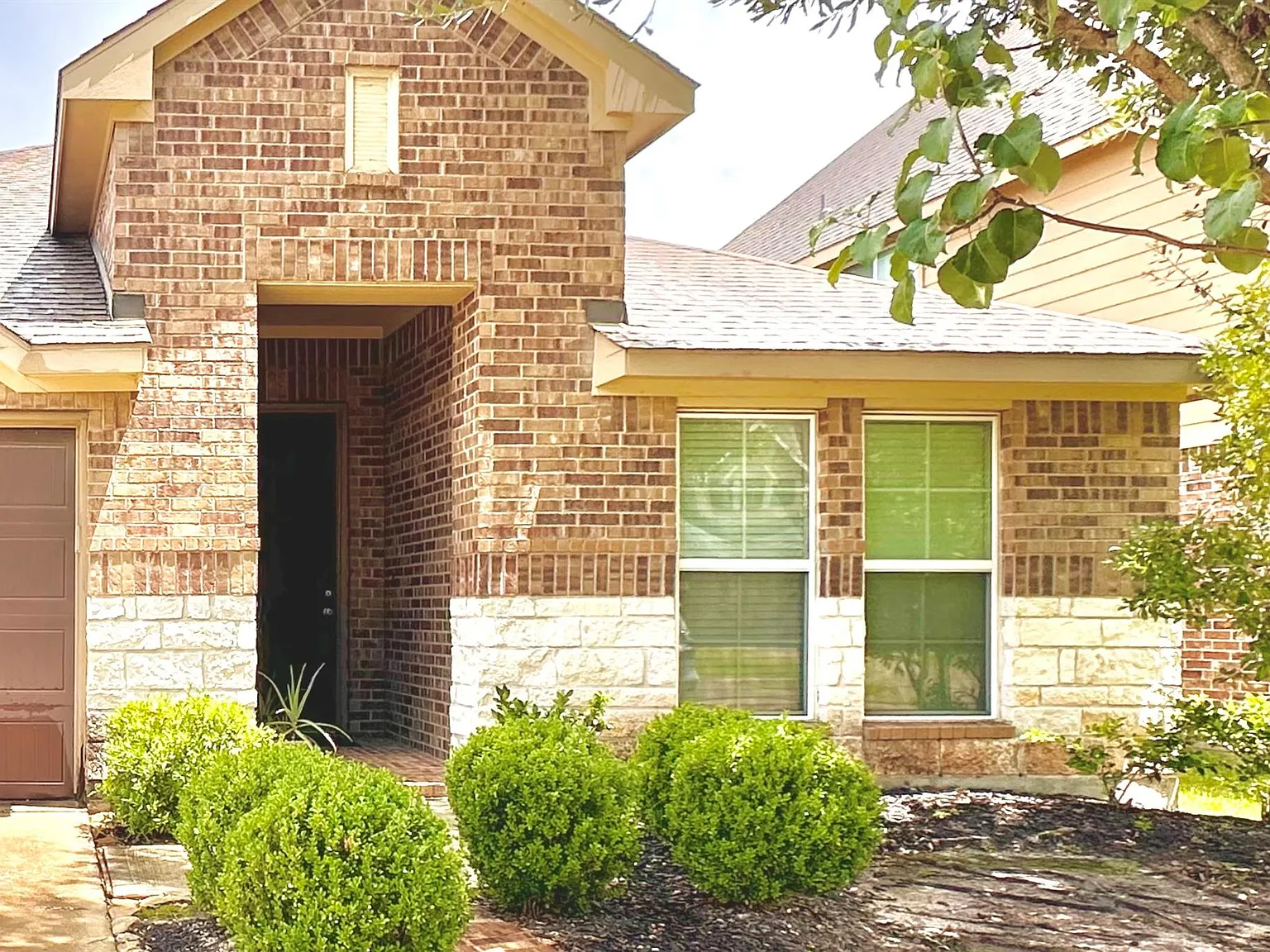 4 bed, 2298 sqft, $2,350 — Photo 3