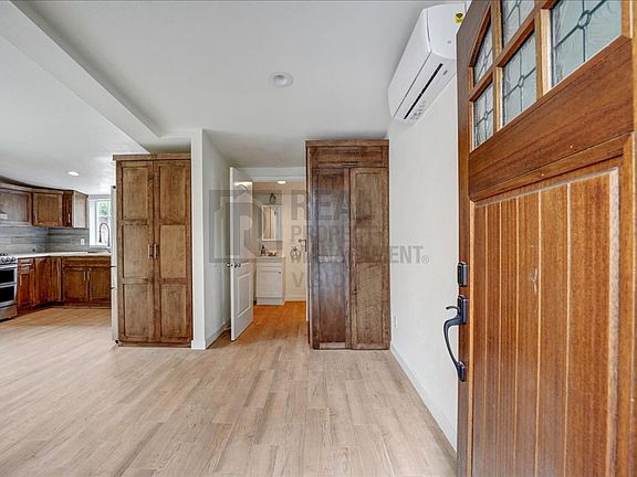 2nd image of 5126 1/2 Dahlia Dr