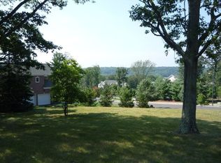 3 Kappelmann Dr, Green Brook, NJ 08812