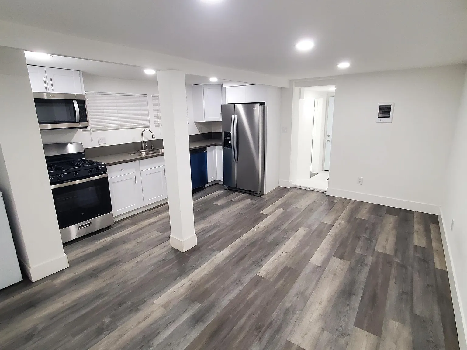 2 bed, 700 sqft, $2,200 — Photo 4