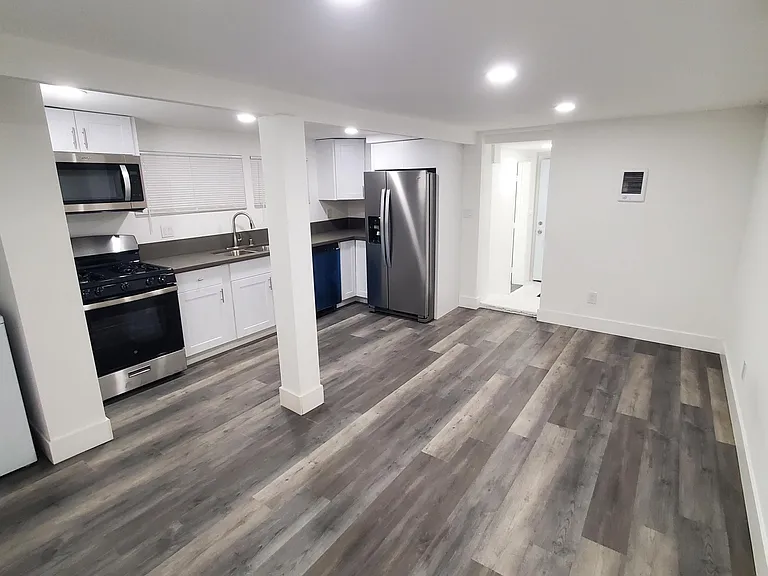 2341 Irving Ave #5 — Photo 4