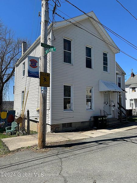 3rd image of 18 Crockett Avenue