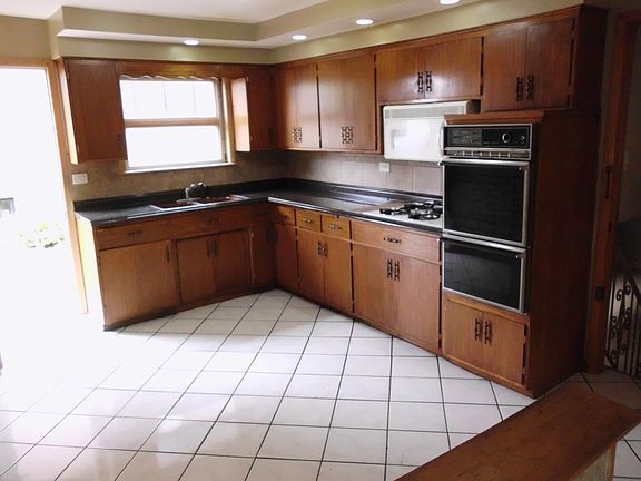 4th image of 9312 S 83rd Ct