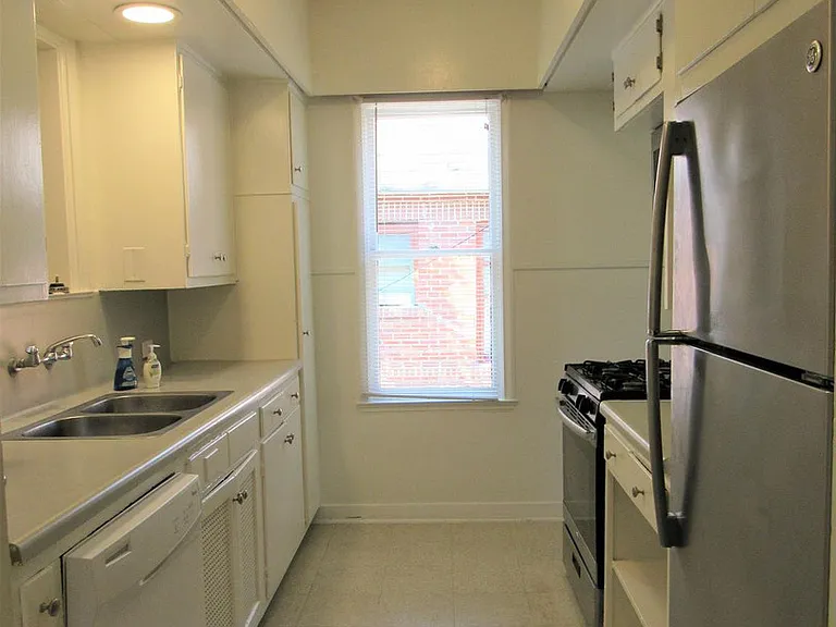 454 Bailey Ave — Photo 3
