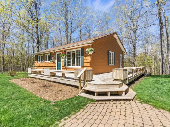 8185 Ridgeview Dr, Cheboygan, MI 49721