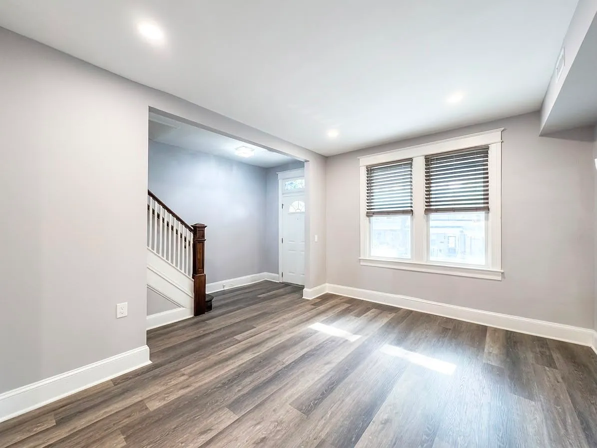 6 bed, 3200 sqft, $6,400 — Photo 2