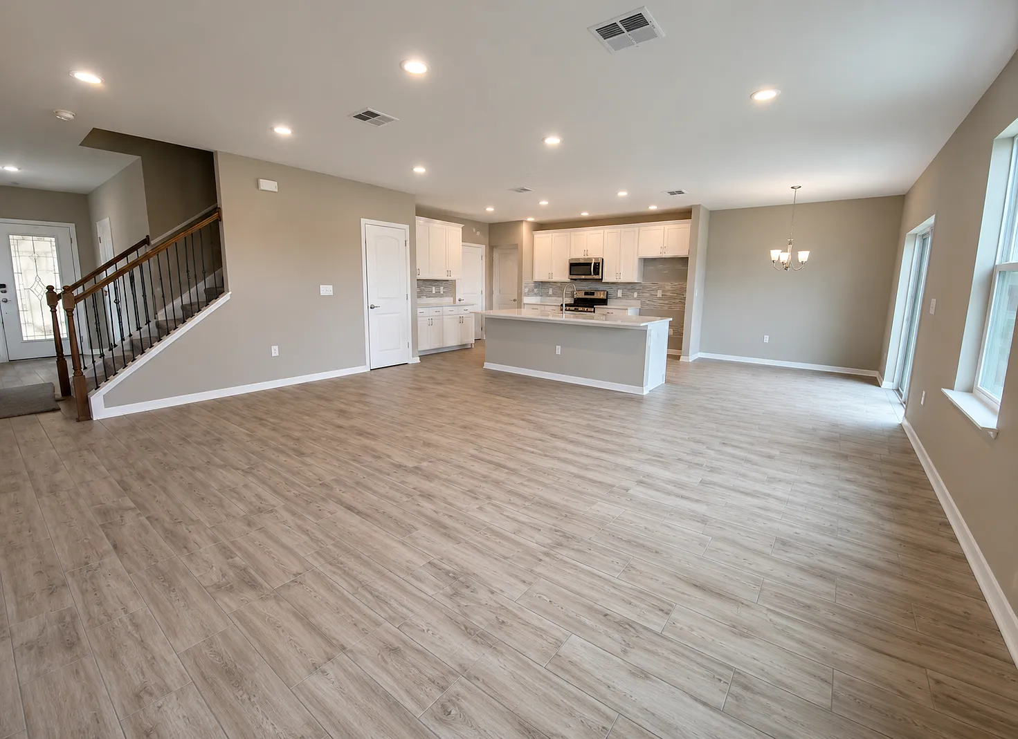 4 bed, 2.5 bath, 1977 sqft, $2,600 — Photo 4