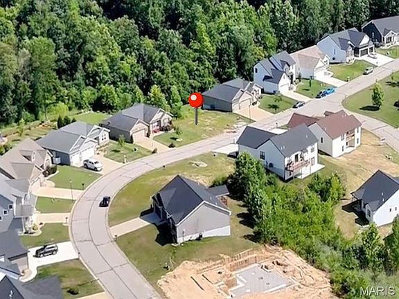 5th image of 960 Half Moon Ln