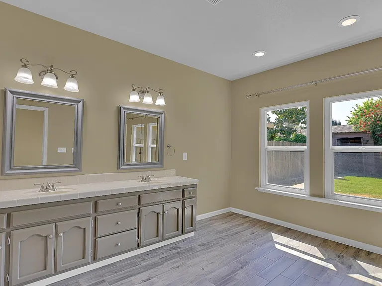 722 Mariner Loop — Photo 24