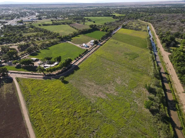 214 Strawberry Ln, Belen, NM 87002