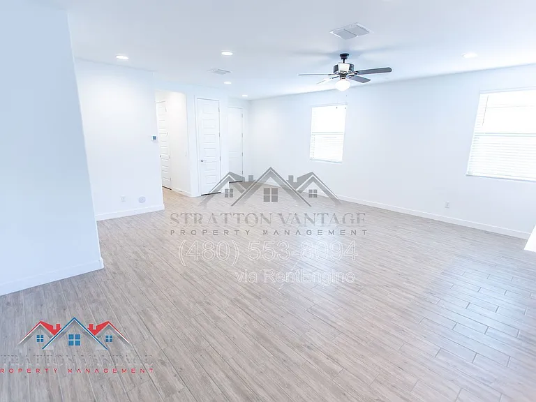 2304 E Kelly Dr — Photo 9