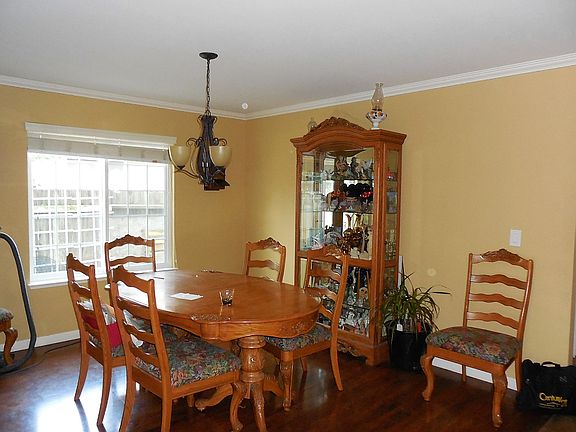 2nd image of 8166 Derbyshire Cir