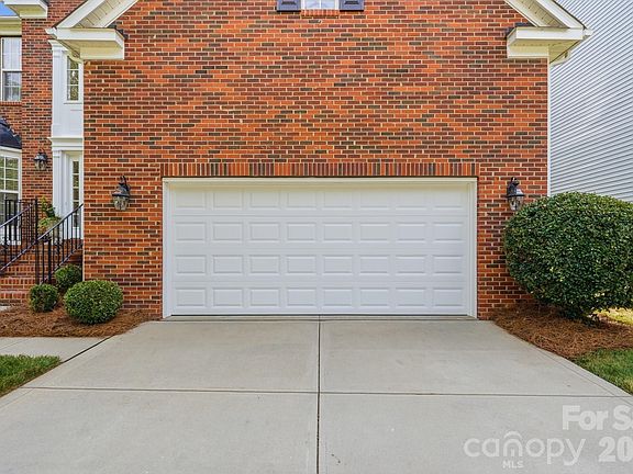 5th image of 2117 Lord Proprietor Ln