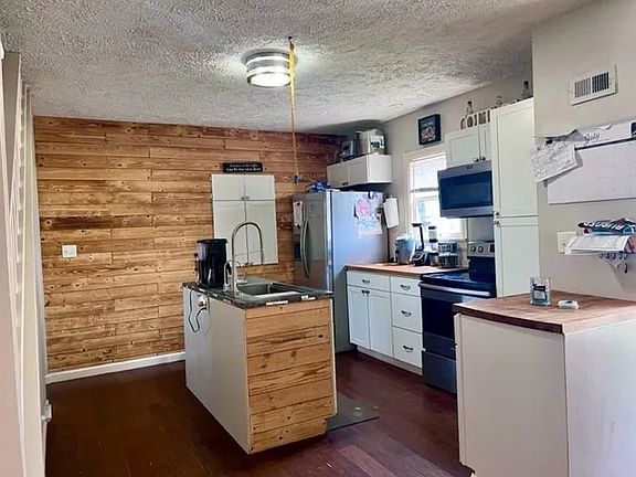 4th image of 102 W Jewell Ave