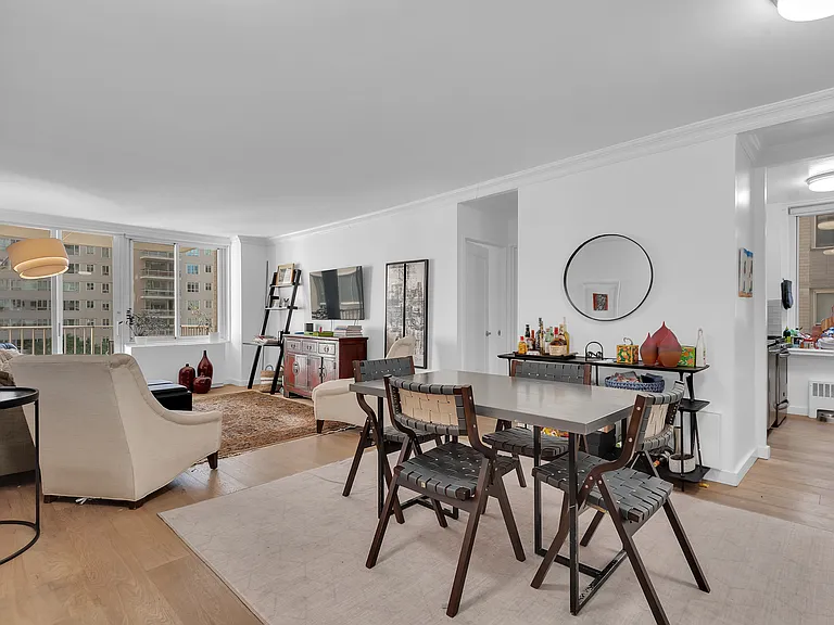 220 E 65th St #9B — Photo 1