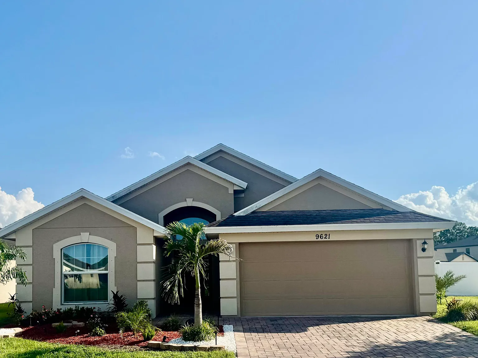 4 bed, 2.0 bath, 1774 sqft, $3,200 — Photo 1