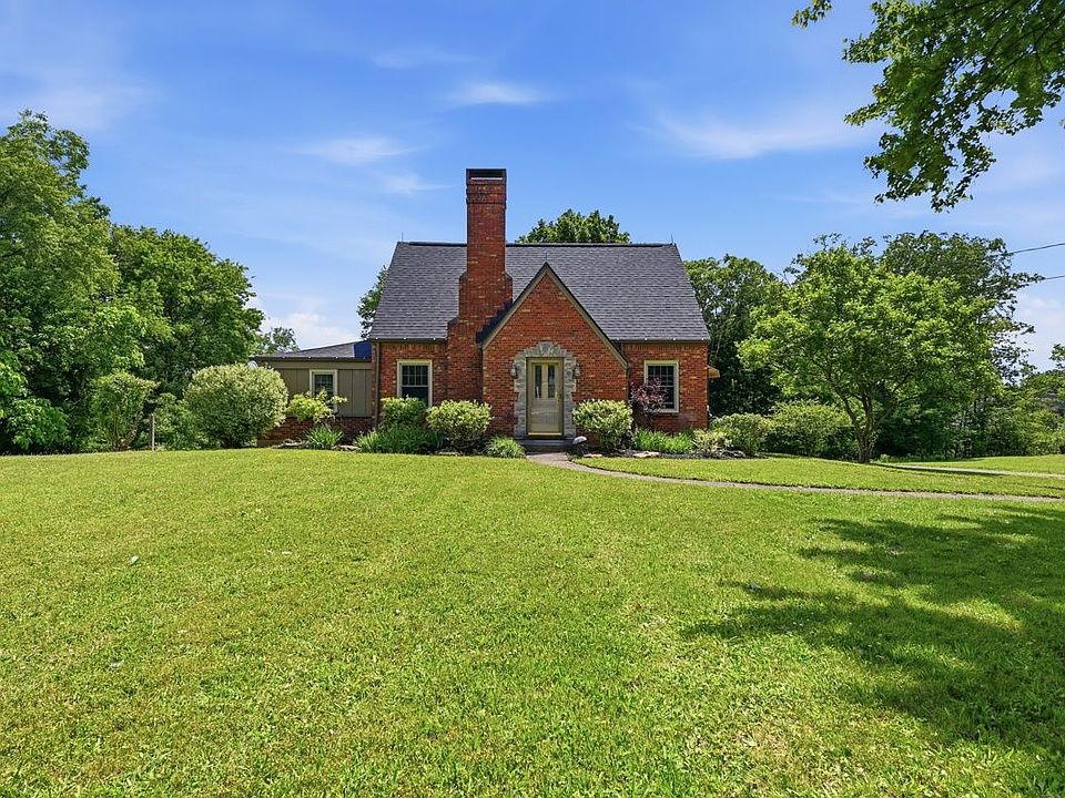1st image of 215 Twin Oaks Dr