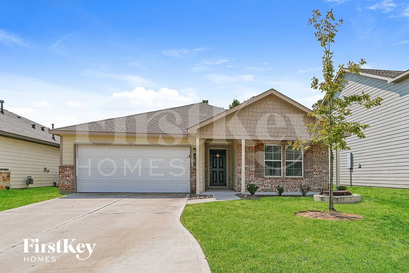 4 bed, 2.0 bath, 1774 sqft, $1,950 — Photo 1