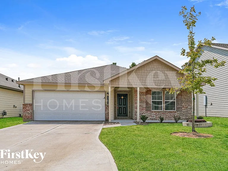 17644 Cedar Crest Dr — Photo 1