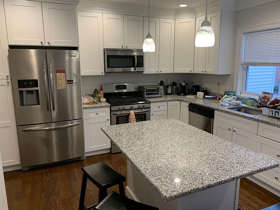 1st image of 26 Lake St #26