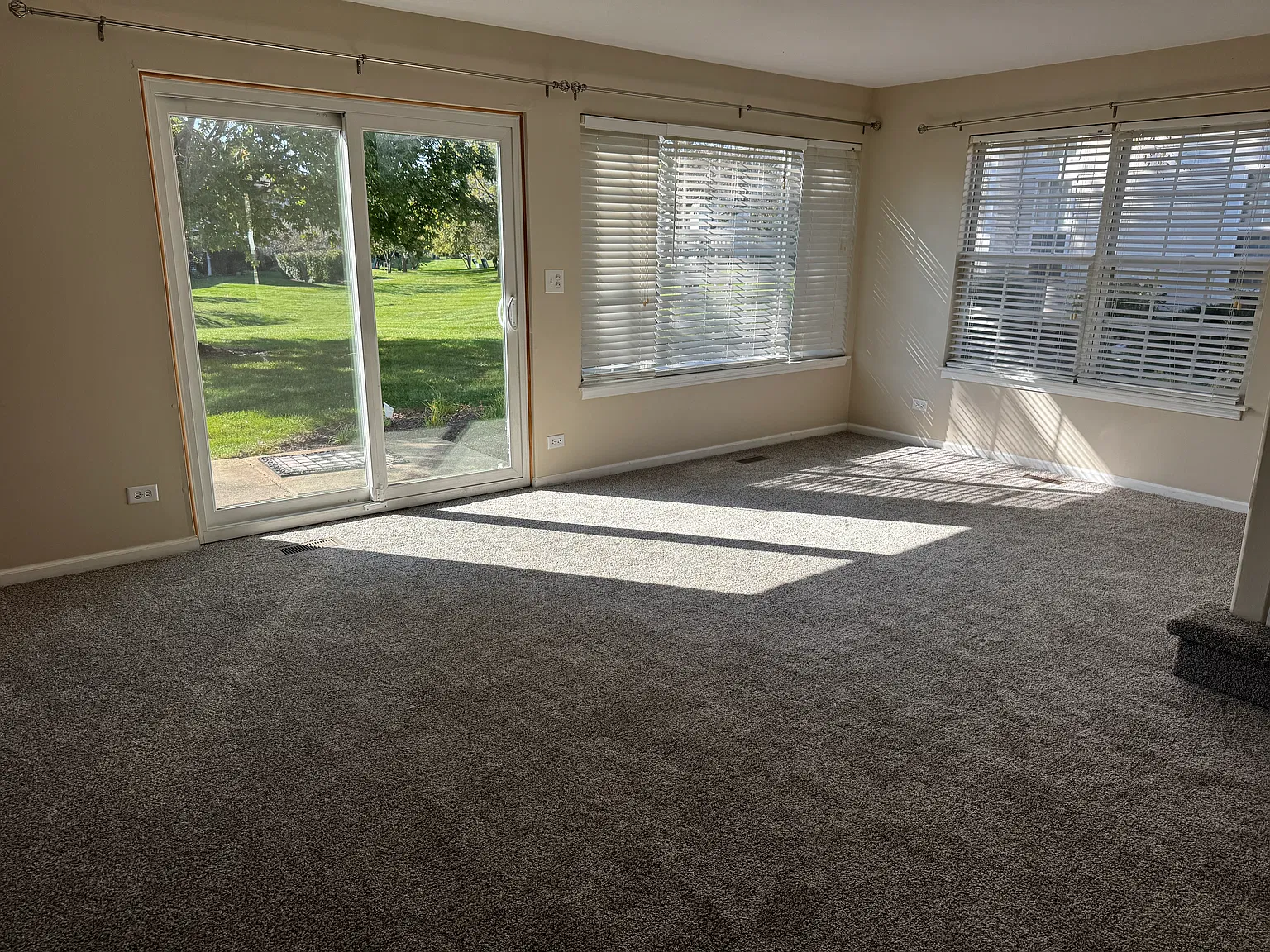 3 bed, 2.5 bath, 1400 sqft, $3,000 — Photo 3
