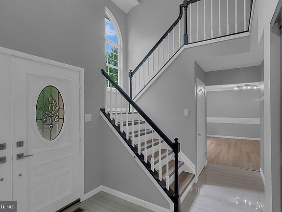 5th image of 139 Mallard Dr W