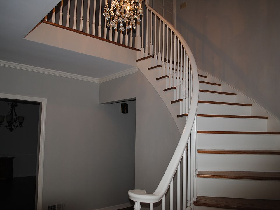 Beautiful open foyer 