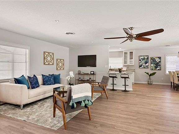 2nd image of 2322 Woodcrest Dr
