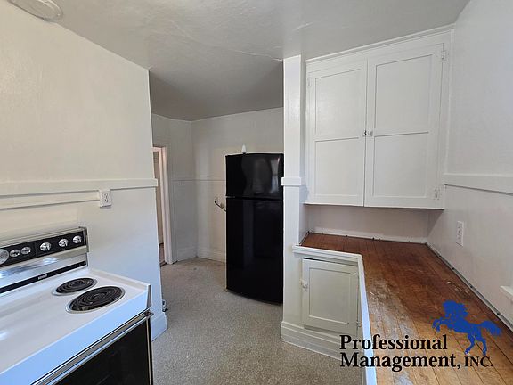 5th image of 309 S 31st St APT 3