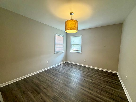 5th image of 402 Bond St