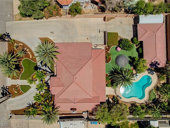 3rd image of 548 Radwick Dr