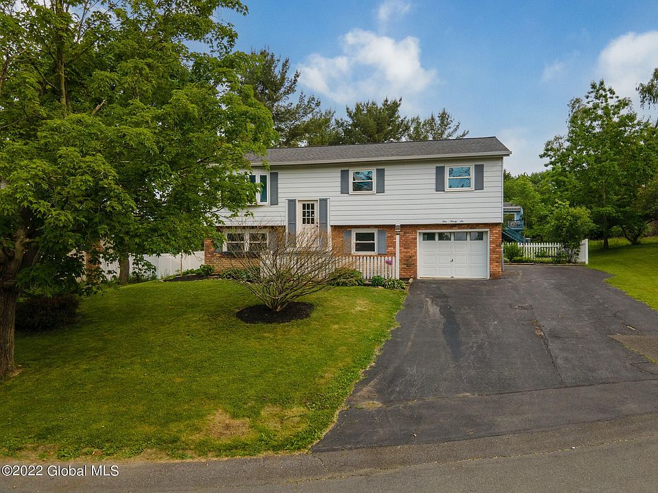 1st image of 196 Woodsedge Ct