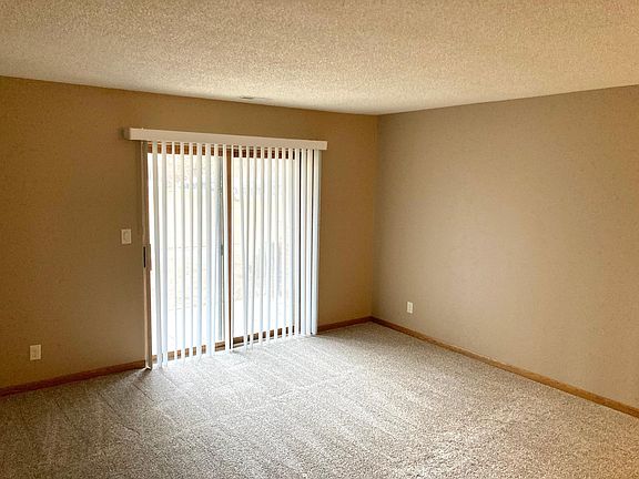 3rd image of 10-5120 Emerald Dr #5