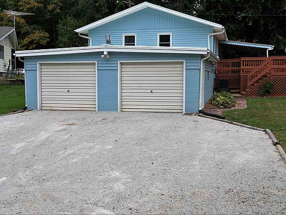 3rd image of 1015 10th Ave