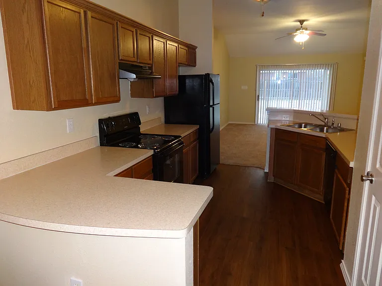 313 Woodridge Dr — Photo 2