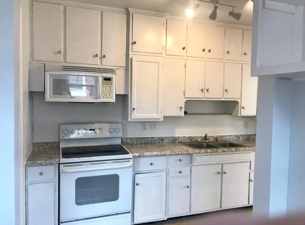 3 bed, 2.5 bath, 2000 sqft, $1,875 — Photo 3