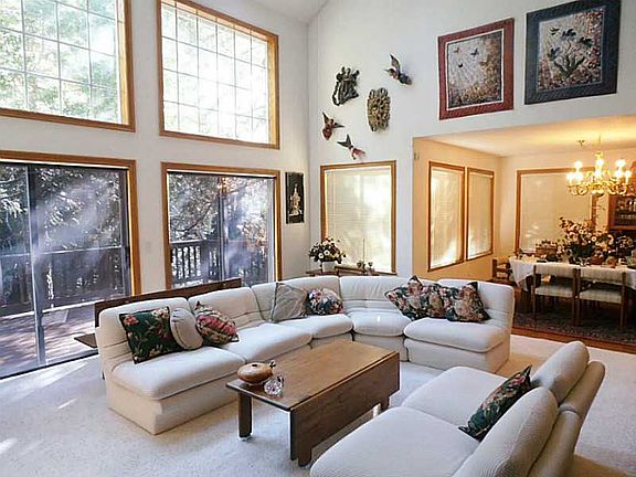 5th image of 355 Birchwood Dr